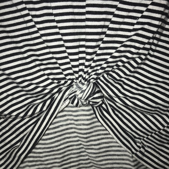 Striped black and white crop top - Picture 2 of 4